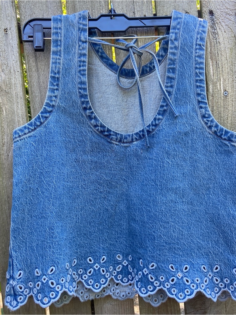 Abercrombie & Fitch Women’s Crop Open Back Eyelet Denim Shell Top Size M - Picture 4 of 5